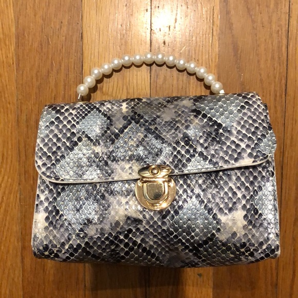 BOGO Mini Snake Bag with Pearl Handle - Picture 7 of 7
